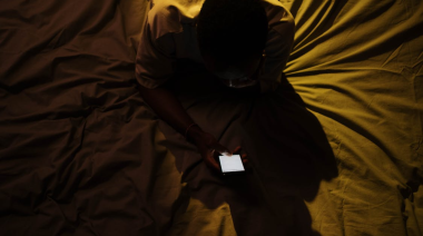 Qué contenido consumen más los argentinos durante la noche desde el celular
