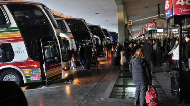 Caputo profundiza el ajuste: eliminó subsidios por pasajes gratuitos en micros de larga distancia