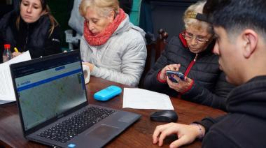Capacitación a vecinos del Barrio 9 de Julio sobre el uso del botón antipánico