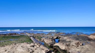 Convocan a una movilización por el histórico problema del caño cloacal roto en la costa de Quequén