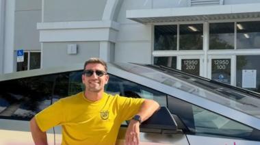 Polémica en el Congreso: un diputado libertario llegó en una Tesla Cybertruck de más de 100 mil dolares