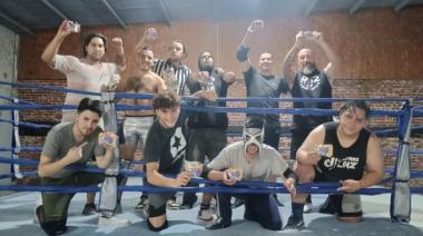 Del fanatismo a los entrenamientos: jóvenes de Mar del Plata impulsan una agrupación de lucha libre junto a una figura de 100% Lucha