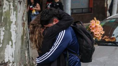 Miles de personas despiden al Indio Solari en Avellaneda: una fila interminable y fanáticos llegados de todo el país