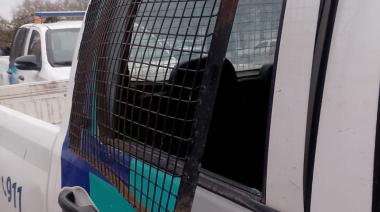 Evitaron que dos hombres alcoholizados condujeran y uno atacó a la Policía