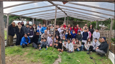 Reconstruyen el invernáculo de una escuela de Costa Bonita y proyectan mejoras en el Club Palermo