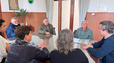 Municipales de Lobería tendrán aumentos y tres bonos de $50.000: cómo queda el acuerdo