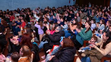 El plan que eligieron muchas familias en Necochea: teatro gratis y sala llena