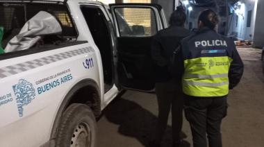 Un allanamiento conectó vehículos robados, armas y ocho causas
