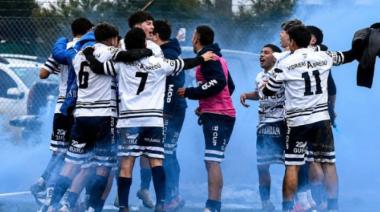 Ministerio venció 2-0 a Argentinos y quedó a un partido del ascenso al Regional