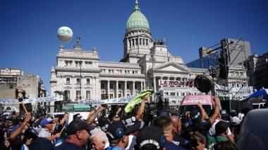 Marcha al Congreso contra la ley que elimina los topes a la compra de tierras por extranjeros