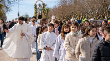 San Cayetano celebró a su Santo Patrono con una multitudinaria procesión, misa y folklore