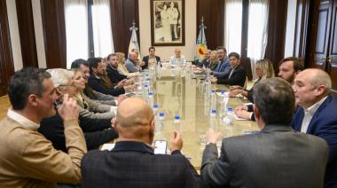 San Cayetano y Balcarce firmaron con Kicillof nuevos convenios de Provincia Leasing