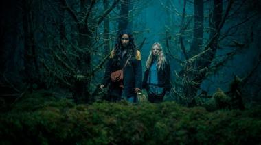 “Los Observados”: un oscuro cuento de hadas con aura de reality show