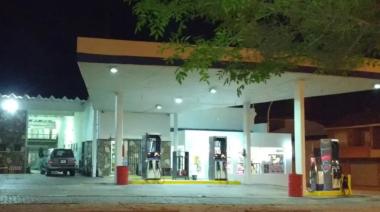 Asalto armado en una estación de Quequén: encañonaron a un playero y huyeron con dinero y un celular