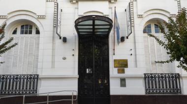 Polémica por los plátanos: el Colegio de Abogados aseguró que tenía autorización