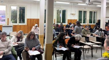 ADN, fotos y relatos familiares: una charla abierta invita a reconstruir las raíces de Necochea