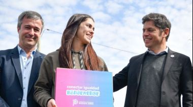 Kicillof vuelve a Lobería: entregará escrituras, 77 netbooks y equipamiento