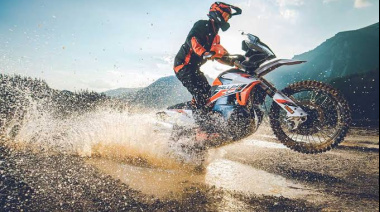 Cuando termina el asfalto: cómo preparar una moto para off-road ligero
