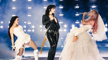 Lali, Tini y Marilina revolucionaron River con “Like a Virgin” y un beso final