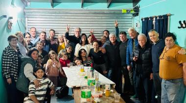 Rivero llevó la recorrida del PJ a Juan N. Fernández y pidió unidad en el distrito