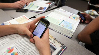 Celulares en las escuelas y Ley Ema: qué aprobó el Senado bonaerense