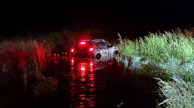 Un kilómetro de cereal sobre la Ruta 228 provocó el despiste de un auto