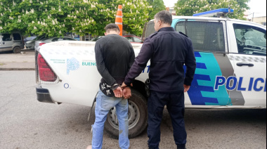 Fueron por un conflicto en la calle y detuvieron a un hombre con dos órdenes de captura