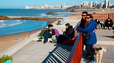 Finde largo: viajaron casi 1,5 millones de turistas, pero cayó el gasto total