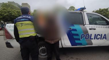 Intentaron llevarse una bicicleta y cajones de cerveza en Necochea: un aprehendido y dos sospechosos buscados
