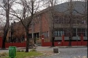 Salvaje ataque a una docente en el ex colegio comercial