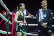Araí Leoz brilló en casa: victoria por fallo unánime en una noche vibrante de boxeo en Necochea