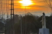 Viernes fresco y mayormente nublado en Necochea: sin lluvias pero con 100% de humedad