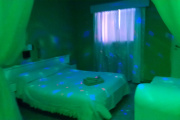 Pidió más tiempo en el hotel y lo encontraron sin vida