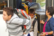 Este sábado y domingo, niños  y niñas viajarán gratis a Quequén en colectivo