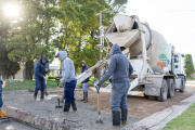 San Cayetano avanza con la repavimentación completa de la calle 12 de Octubre