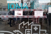 Acompañantes terapéuticos reclaman en Necochea y La Plata por descuentos y fallas en el nuevo sistema de IOMA