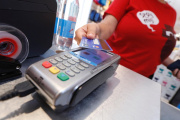 11,5 millones de argentinos deben con tarjetas de crédito: cómo afecta a las familias