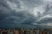 Precaución en Necochea: SMN lanza alerta amarilla por tormentas fuertes