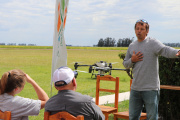 Un vecino de Necochea disertó en San Cayetano sobre el uso de drones en el agro