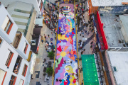 La Peatonal 83 suma arte y color con una nueva intervención urbana