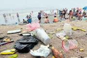 Plásticos y colillas lideran la basura en playas bonaerenses: Necochea y Quequén, entre las localidades relevadas