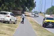 Un auto perdió el control, cruzó la bicisenda y terminó contra un árbol en el Parque Miguel Lillo