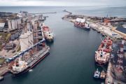 Acuerdo de último momento: se levanta el cese y vuelve la operatoria portuaria en Quequén
