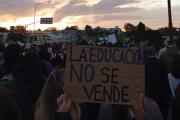 Multitudinaria Marcha Federal Universitaria: fuerte movilización en Necochea y una Plaza de Mayo colmada contra el ajuste