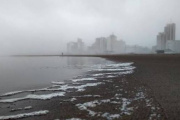 Advertencia violeta por niebla en Necochea: piden extremar cuidados por baja visibilidad durante la mañana