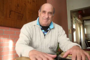 Murió Carlos “El Turco” Burached: dolor en Necochea por la partida de un histórico músico local