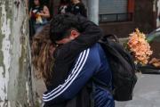 Miles de personas despiden al Indio Solari en Avellaneda: una fila interminable y fanáticos llegados de todo el país