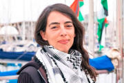 Una activista argentina que estuvo detenida tras una misión humanitaria en Gaza llega a Necochea