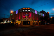 Bingo Golden Palace lanza una promoción con una moto 0 km, Smart TV y electrodomésticos
