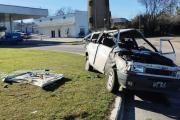 Dos jóvenes resultaron gravemente heridos tras volcar en la rotonda de acceso a Sierras Bayas